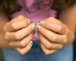 Langkah Mudah Mengeringkan Kuteks agar Tidak Gompal