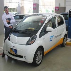 Mengintip Kecanggihan Mobil Listrik Singapura