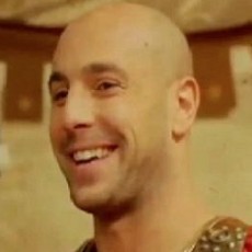 Main Film, Reina Jadi Prajurit Romawi