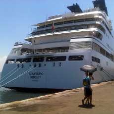 Bawa 3 Ribu Wisatawan, Seabourn Odyssey Nassau Sandar di Tanjung Perak