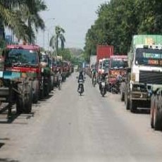 Angkutan Khusus Tanjung Perak Mogok, Aktivitas di Pelabuhan Mandeg