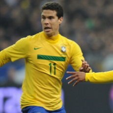 Hernanes: Pertahanan Italia Kuat Banget