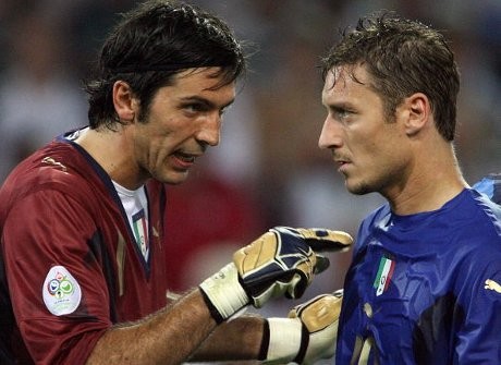 Buffon Dukung Totti Balik ke Timnas