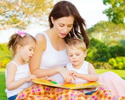 Hari Mendongeng Sedunia, Yuk Bacakan Cerita untuk Si Kecil