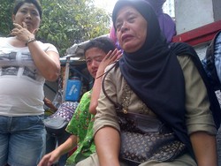 Rekonstruksi Penyerangan Tempo, Ibu-ibu Tangisi Para Tersangka