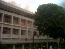 Api di Gedung Setneg Mulai Mengecil