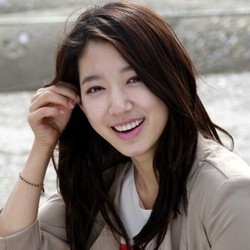 5 Pria yang Dekat dengan Park Shin Hye