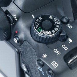 Usung Sensor 18 MP, Penerus EOS 650D Hadir April