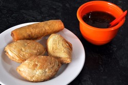 Aneka Camilan Makassar yang Wajib Dibeli untuk Ole-ole