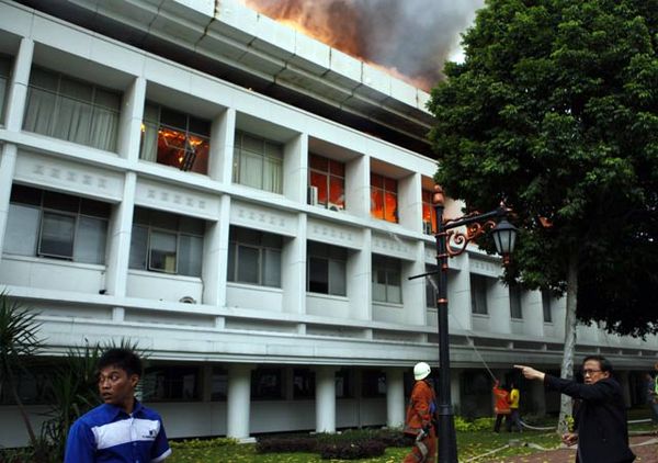 Api Lalap Lantai 3 Gedung Setneg