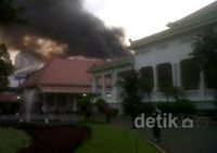 Gedung Sekretariat Negara Terbakar