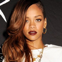 Petugas Perbatasan Temukan Ganja di Bus Tur Rihanna