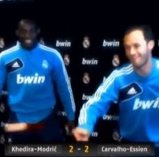 Modric/Khedira vs Essien/Carvalho di Meja Pingpong