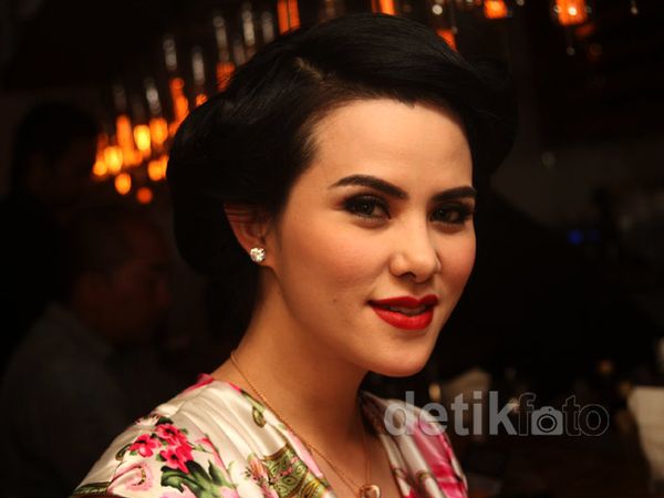 Angel Lelga Berbunga-bunga