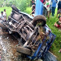 Mobil Panther Diseruduk KA, Ibu dan Anak Tewas