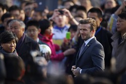 David Beckham didaulat sebagai duta untuk membantu pemain muda China. REUTERS/Petar Kujundzic.