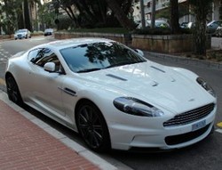 Di Kota Ini, Mobil Super Berserakan di Jalanan