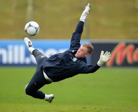 Hart Siap Bersaing Demi Posisi Kiper Utama Inggris