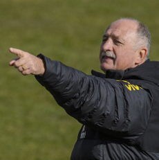 Scolari Umumkan Tim Lawan Italia