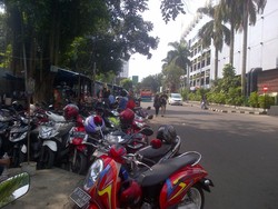 Jangan Remehkan Tukang Parkir di Jakarta, Sehari Dapat Ratusan Ribu