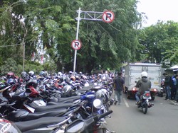 Lebih Baik Jadi Tukang Parkir daripada Jadi Gigolo