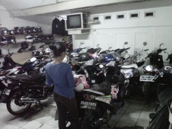 Bisnis Parkir Di Jakarta, Parkir Rumahan dengan Doorprize HP