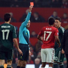 Terkait Kartu Merah Nani Saat Lawan Madrid, RvP Sebut UEFA Pengecut