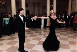 Gaun Lady Diana Saat Berdansa dengan John Travolta Terjual Seharga Rp 3,5 Miliar