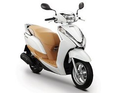 Bagasi Skutik Honda Ini Sanggup Muat 2 Biji Helm Full Face