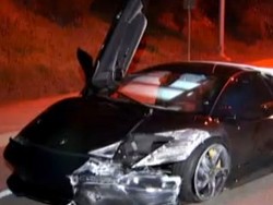 Lamborghini Ditinggal Kabur Pemiliknya Setelah Tabrakan