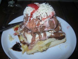 Akhir Pekan di Yogya, Minum Es Susu Perawan