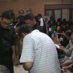 Jerit Tangis Keluarga Sambut Kedatangan Jenazah Ricky Jo
