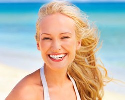 Memutihkan Gigi dengan Bleaching Aman, Tapi..