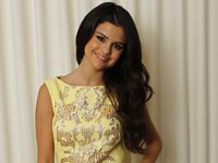 Si Jomblo Selena Gomez yang Makin Cantik