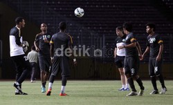 Latihan tersebut dipimpin langsung oleh Juan Ramon Lopez Caro.
