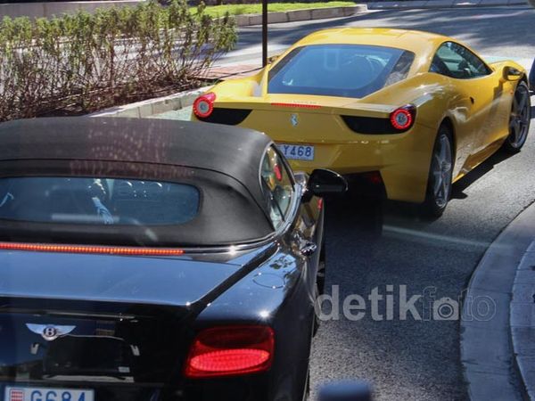 Di Kota Ini, Mobil Super Berserakan di Jalanan