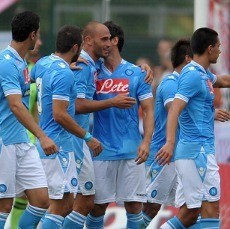 Napoli Belum Putus Asa Kejar Gelar Juara Seri A