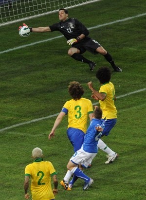 Julio Cesar Merasa Brasil Seharusnya Menang