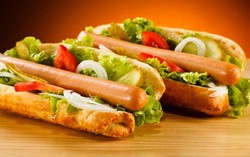 Yuk, Ngemil yang Kenyang, Hotdog 700 Kalori!