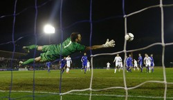 Dalam pertandingan di Stadio Olimpico di Serravalle, Sabtu (23/3/2013) dinihari WIB, Inggris mencetak lima gol di babak pertama. Kelima gol itu tercatat atas nama gol bunuh diri Alessandro Della Valle, Alex Oxlade-Chamberlain, Jermain Defoe, Ashley Young, dan Frank Lampard. REUTERS/Eddie Keogh.