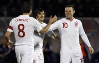 Inggris menambh tiga gol lagi di paruh kedua. Kali ini giliran Wayne Rooney, Daniel Sturridge, dan Defoe yang mencatatkan namanya di papan skor. REUTERS/Giampiero Sposito.