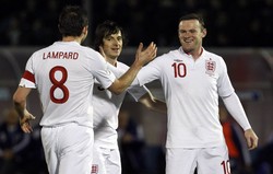 Inggris menambh tiga gol lagi di paruh kedua. Kali ini giliran Wayne Rooney, Daniel Sturridge, dan Defoe yang mencatatkan namanya di papan skor. REUTERS/Giampiero Sposito.