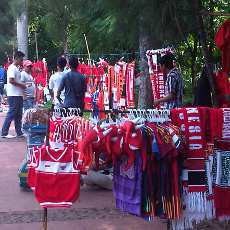Suporter Membludak, Omzet Penjual Atribut Timnas Naik 