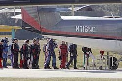 Dua Penerjun Payung Tewas Terjatuh Saat Latihan