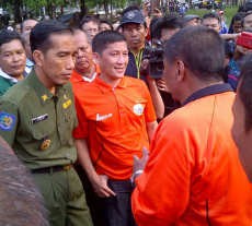 Tengok Latihan Persija, Jokowi: Jangan Sampai Terdegradasi