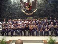 Foto Bareng Delegasi Pramuka Sedunia, Jokowi Salam Damai Merpati