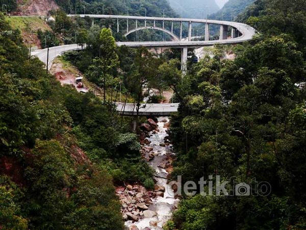 Jembatan Kelok-9 Menanti Penyelesaian Jembatan Kelok-9 Menanti Penyelesaian