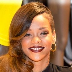Duh, Rihanna Telat 4 Jam Saat Tampil di Acara Amal