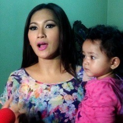 Tata Janeta Kerja Keras Lagi Setelah Cerai