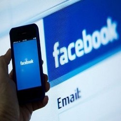 Manager Facebook Dipaksa Pakai Perangkat Mobile 